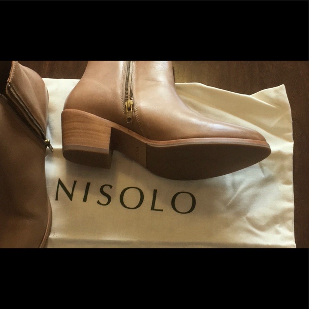 Nisolo Tan Leather Almond Ankle Booties sz 9 never worn
W/ box and dust bag